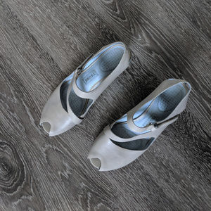 Tsubo Boleyn peep toe heels in Putty Size 7.5